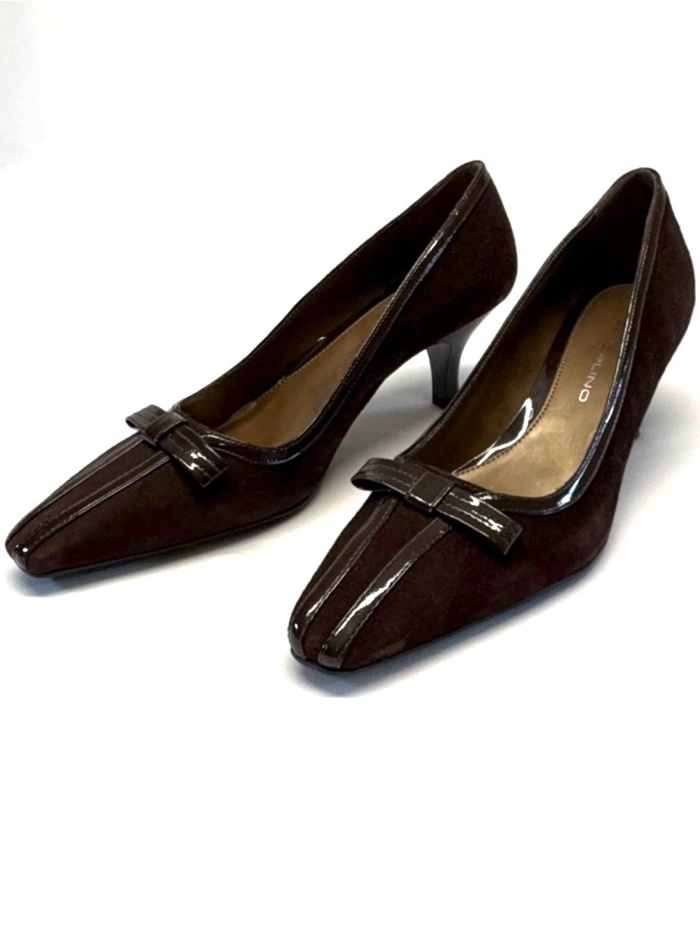 NWOT-Bandolino Genuine Suede & Patent Leather Kitten Heel Bow Pumps Size 7.5